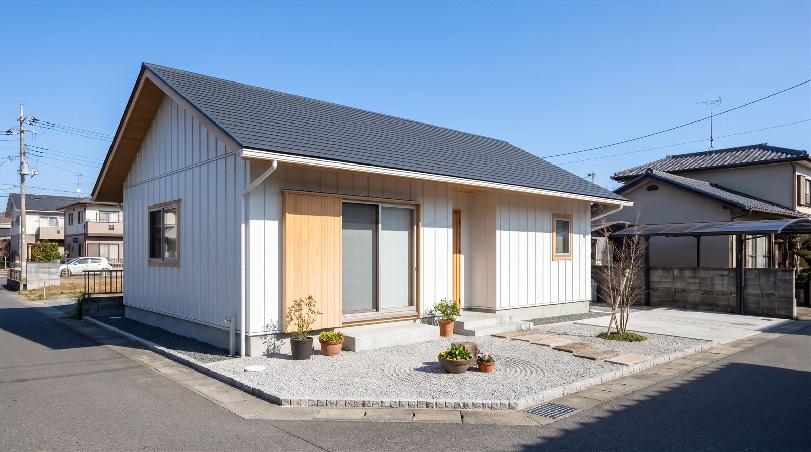 シンプルな形状のローコスト平屋の外観
